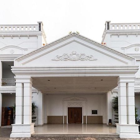 Hotel Reddoorz @ Binjai Esterno foto