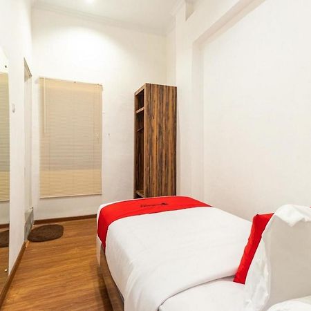 Hotel Reddoorz @ Binjai Esterno foto