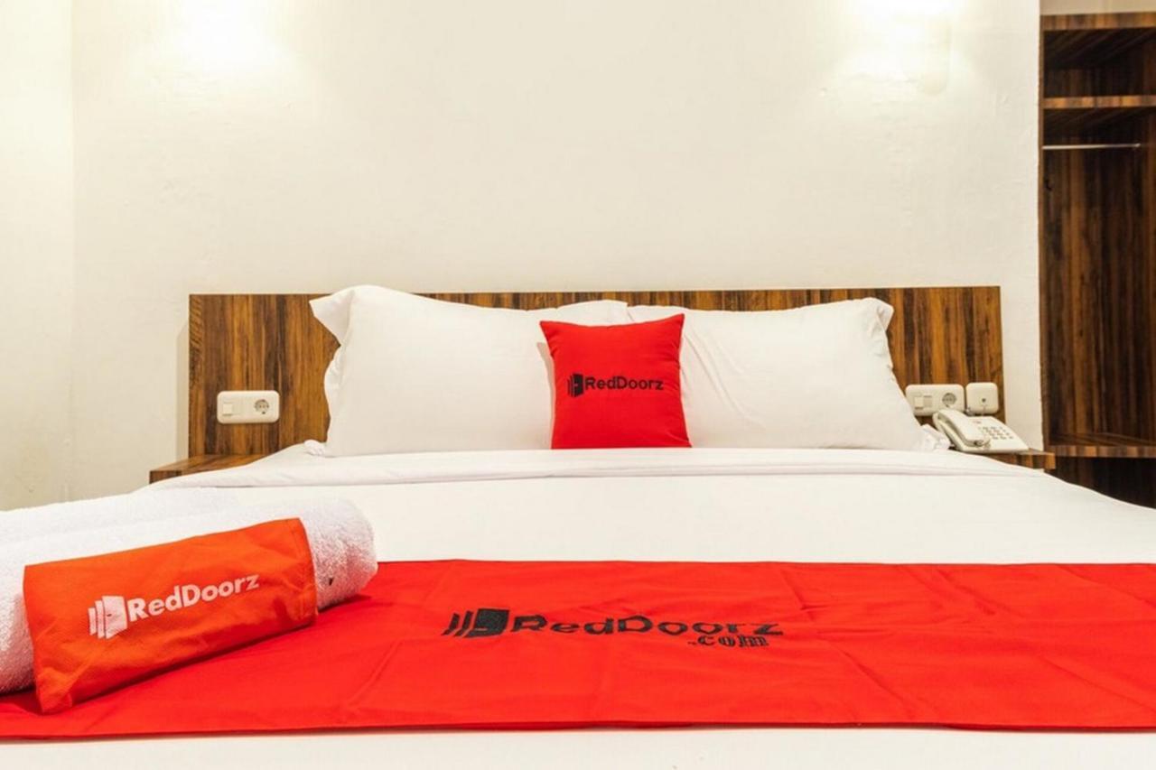 Hotel Reddoorz @ Binjai Esterno foto