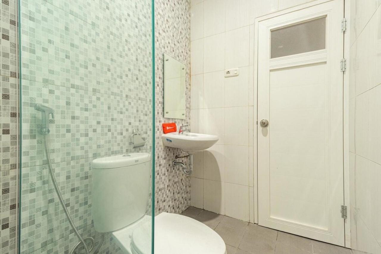 Hotel Reddoorz @ Binjai Esterno foto