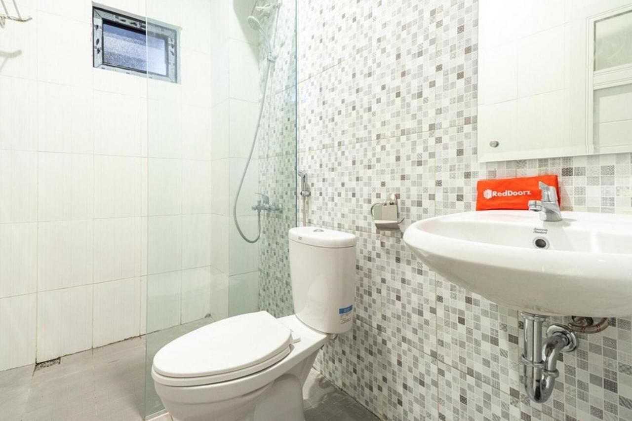 Hotel Reddoorz @ Binjai Esterno foto