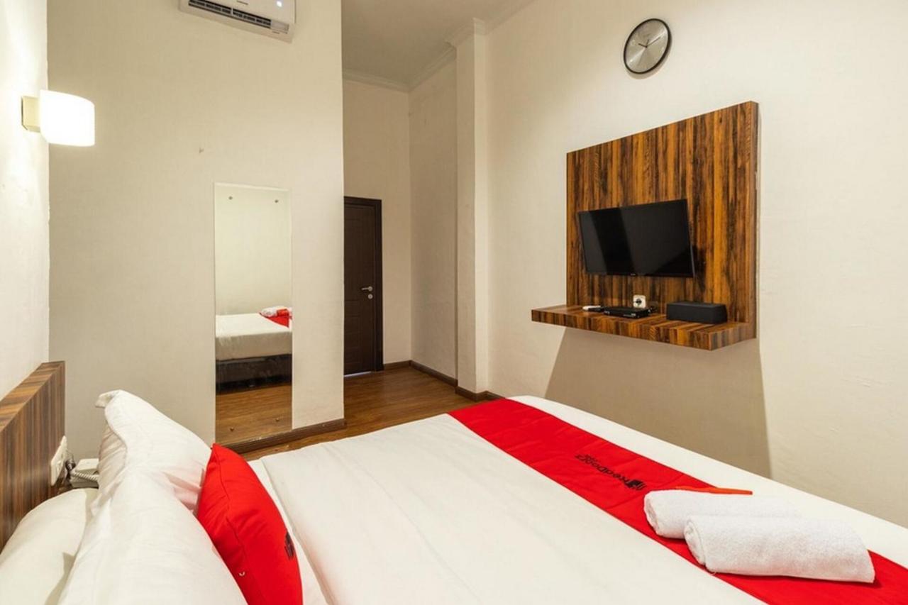 Hotel Reddoorz @ Binjai Esterno foto
