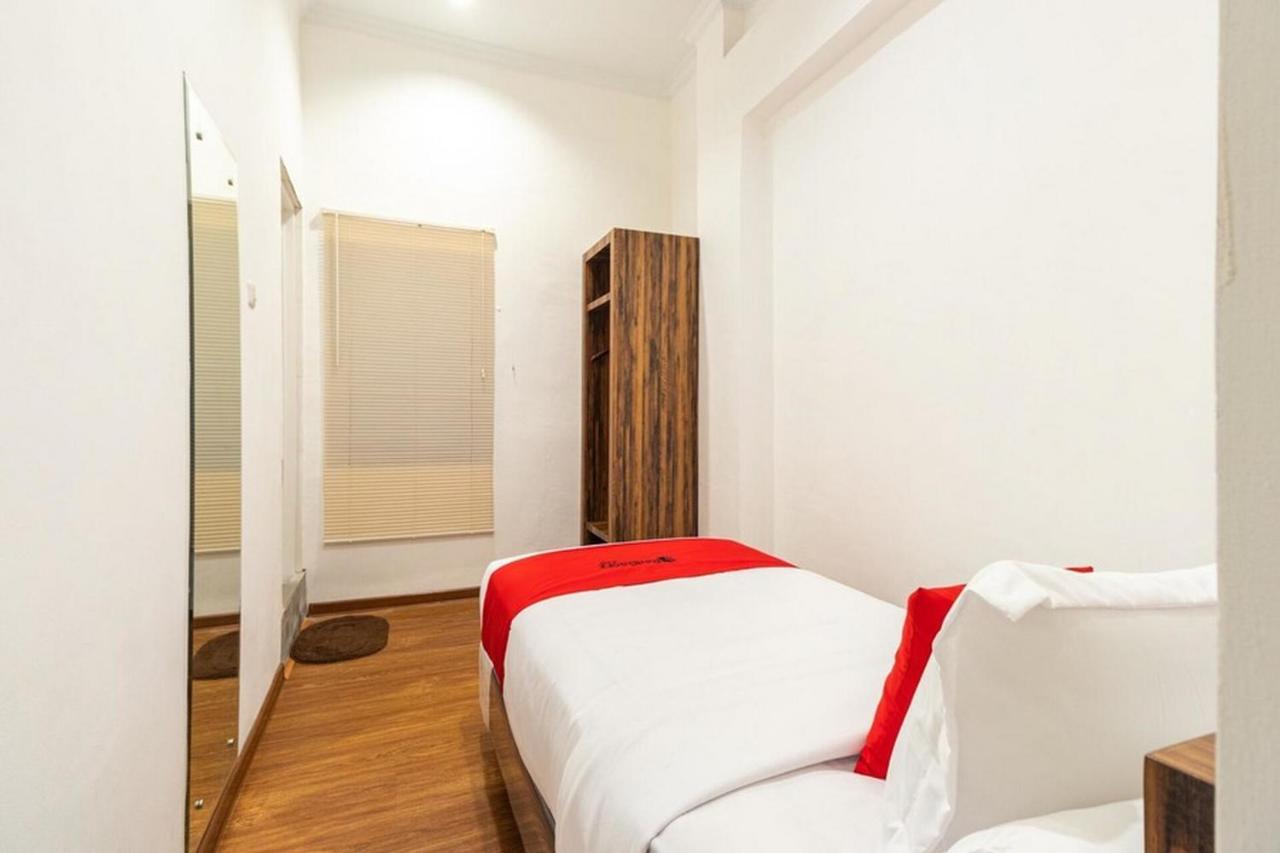 Hotel Reddoorz @ Binjai Esterno foto